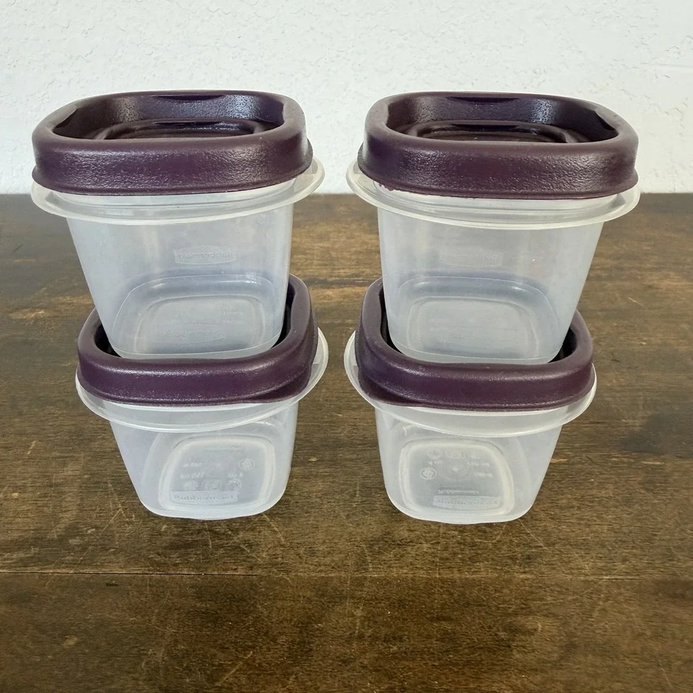 Lot of 4 - 4 OZ 118ml RUBBERMAID 7J53 Clear CONTAINERS with‎ PURPLE LIDS